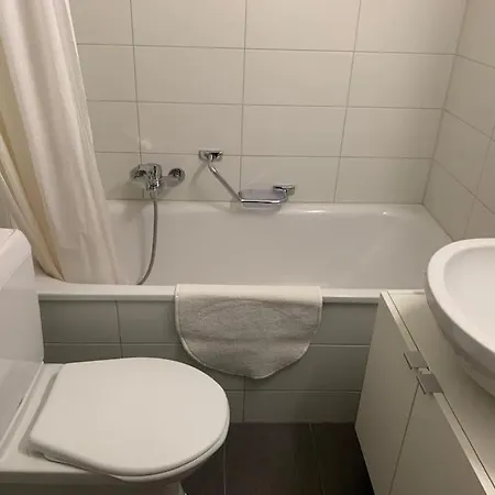 Beautiful 2 Minutes From The Train Station Διαμέρισμα *